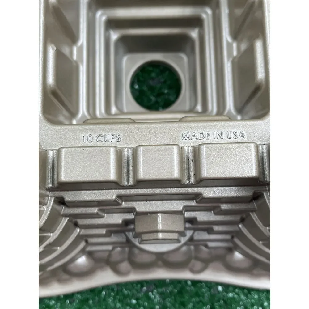 Nordic Ware‎ Williams-Sonoma Sandcastle Bundt Cake Mold Pan Cast Aluminum 10 Cup